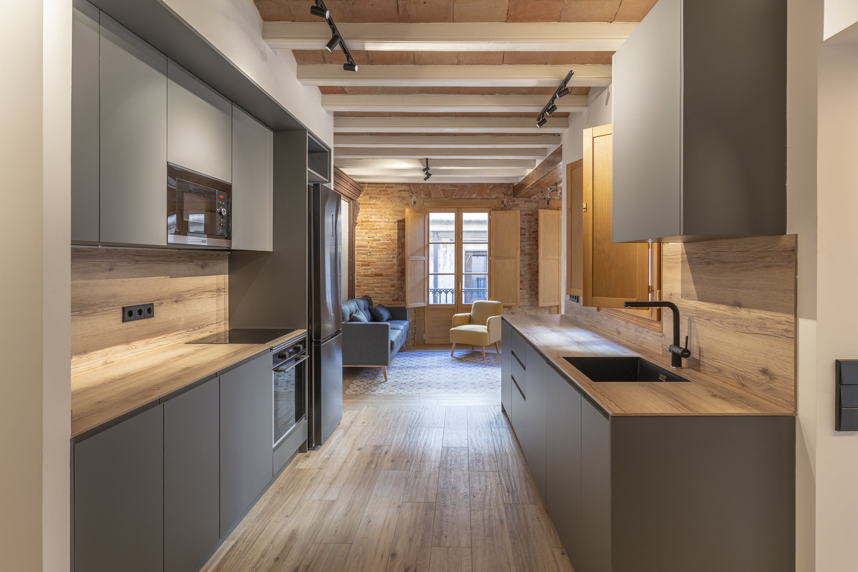 Cocina comunitaria moderna y equipada